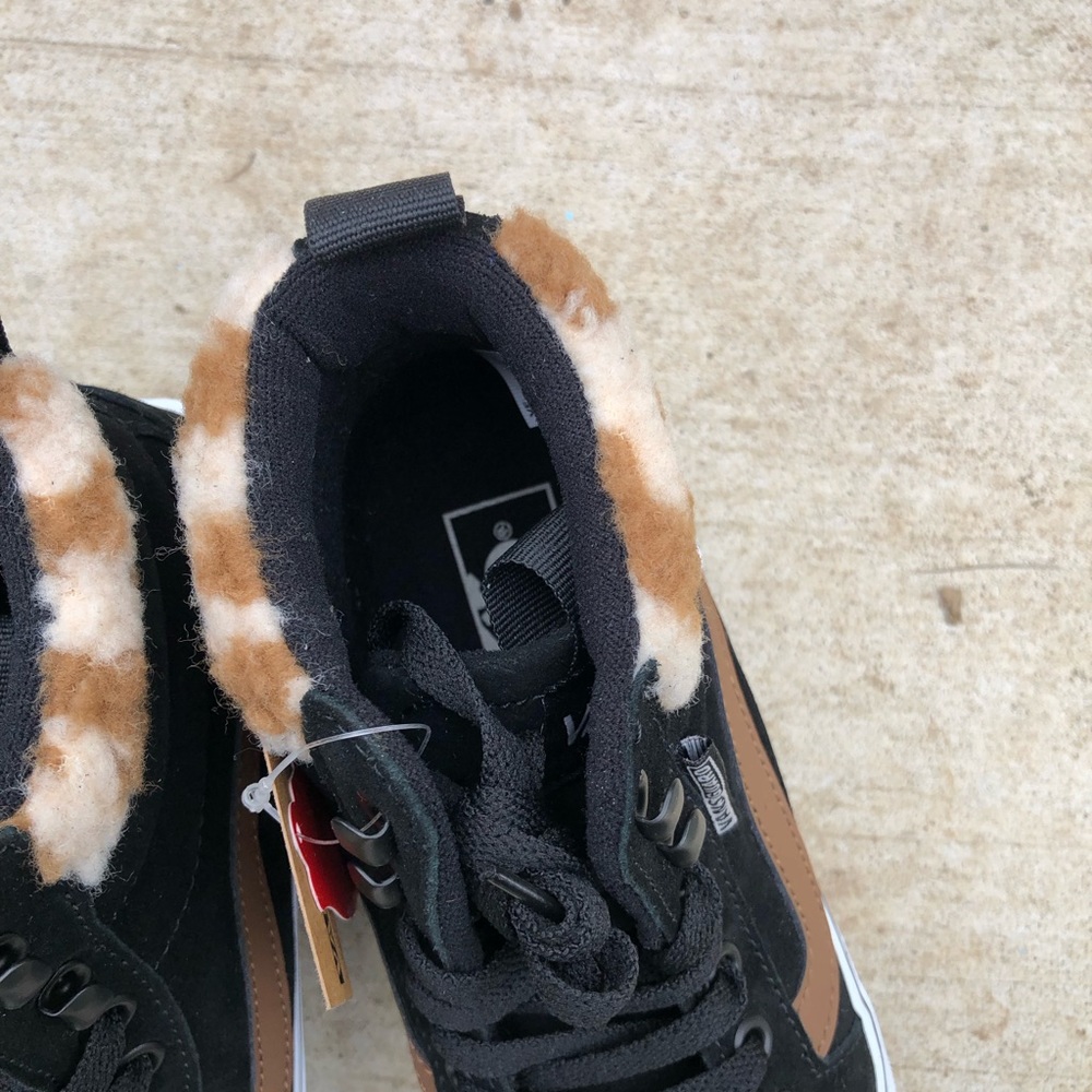 NWT NWB Vans Women size 8 fur black - Picture 14 of 14